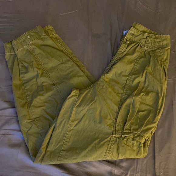 BDG Pants & Jumpsuits Bdg Green Cargo Pants Adjustable Snap Womens